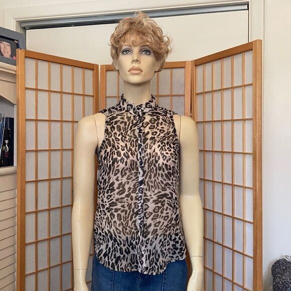 3/$20 H&M Sleeveless Cheeta Print Buttondown - Picture 2 of 8